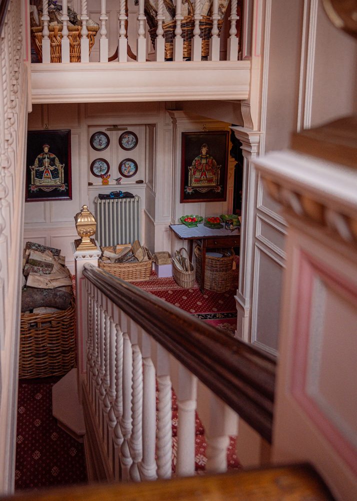 Balustrade and log baskets, seen from above