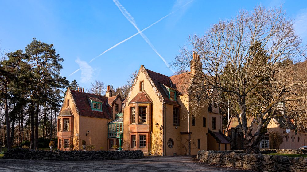 The house from the approach