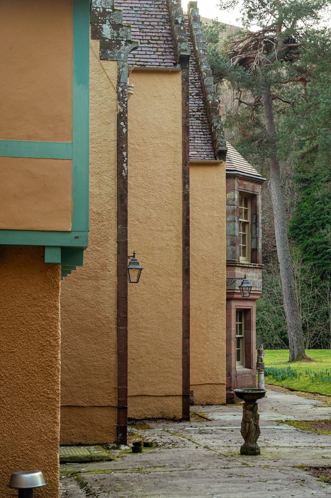 Courtyard, sundial and lamps